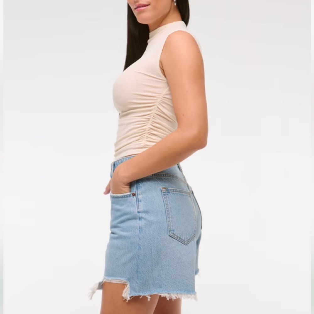NWT Abercrombie & Fitch High Rise The Loose Short Jean Denim blue frayed shorts - Picture 7 of 7